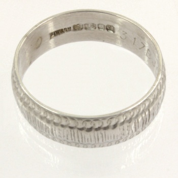 18ct White Gold 5.1g Wedding Ring Size Q